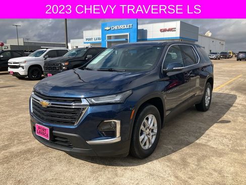Used 2023 Chevrolet Traverse LS w/ Safety Package image 3