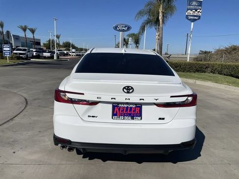 Used 2025 Toyota Camry SE w/ Convenience Package FWD image 7