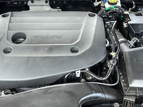 Certified 2023 Volvo XC40 B5 Plus w/ Driver Assist Package AWD/4WD image 32