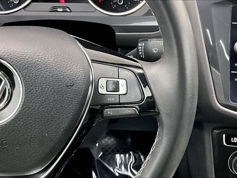 Used 2021 Volkswagen Tiguan SE w/ Panoramic Sunroof Package FWD image 21