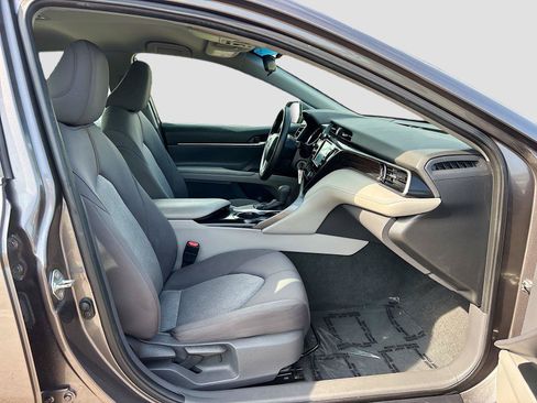 Used 2020 Toyota Camry LE FWD image 25