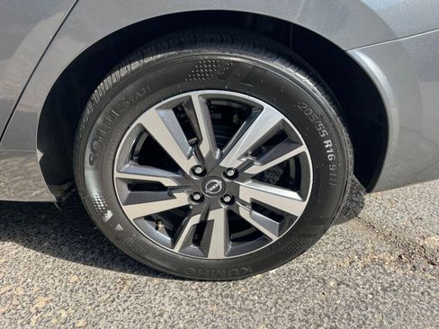 Used 2025 Nissan Versa SV image 29