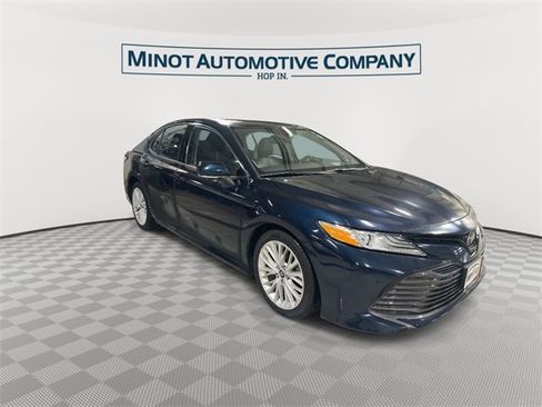 Used 2019 Toyota Camry XLE image 2