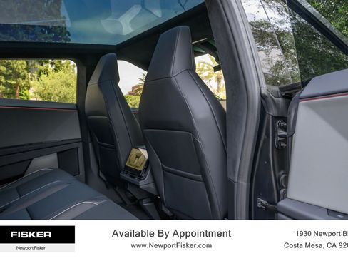 Used 2024 Tesla Cybertruck AWD Crew Cab image 28