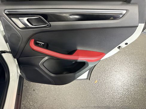 Used 2021 Porsche Macan image 28