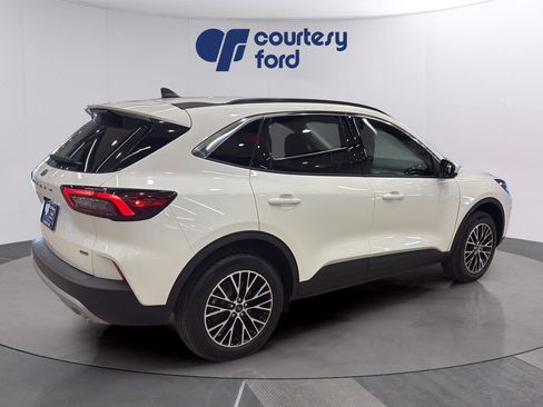 Used 2024 Ford Escape SE image 6