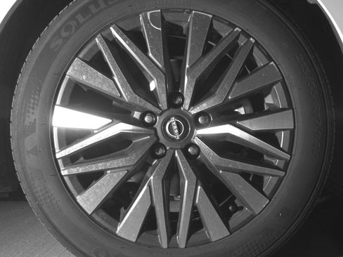 Used 2025 Nissan Altima 2.5 SV FWD image 13