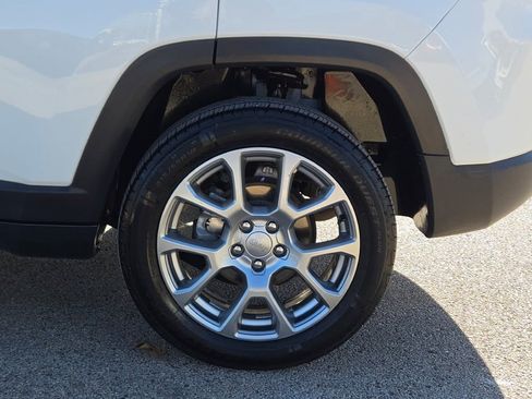 Used 2022 Jeep Compass Latitude w/ Sun and Sound Group image 16