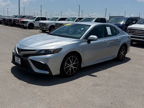 Used 2022 Toyota Camry SE FWD image 37