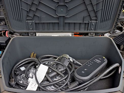 Used 2019 Audi e-tron Prestige w/ Prestige Package image 45