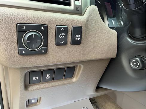 Used 2016 Lexus GX 460 w/ Premium Package AWD/4WD image 22