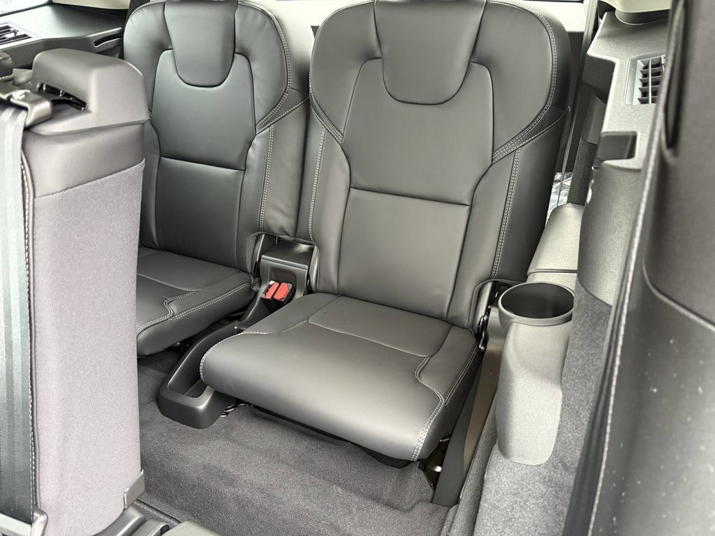 New 2026 Volvo XC90 B6 Ultra w/ Protection Package AWD/4WD image 12