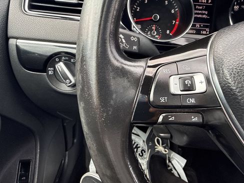 Used 2017 Volkswagen Jetta SEL FWD image 22