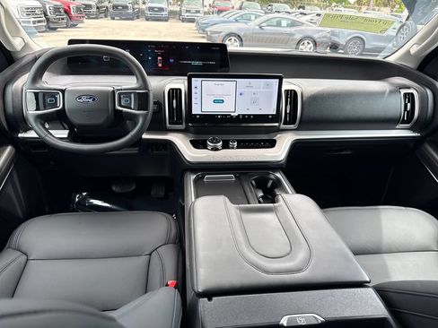 Used 2025 Ford Expedition Max Active RWD image 6