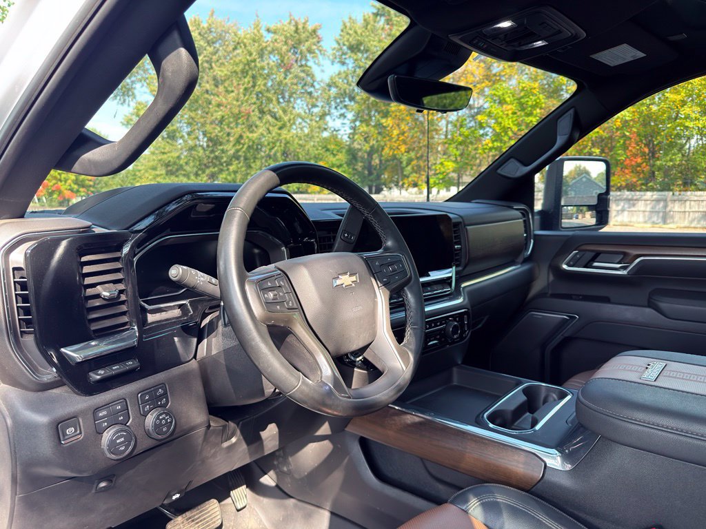 Used 2025 Chevrolet Silverado 3500 High Country w/ High Country Premium Package AWD/4WD image 27