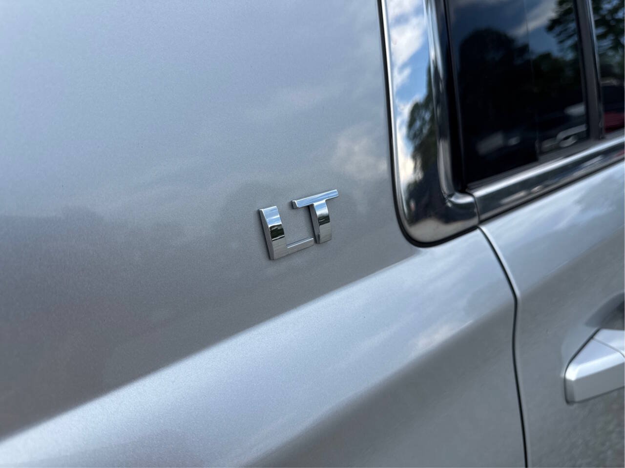 Used 2017 Chevrolet Suburban LT w/ Luxury Package RWD image 23