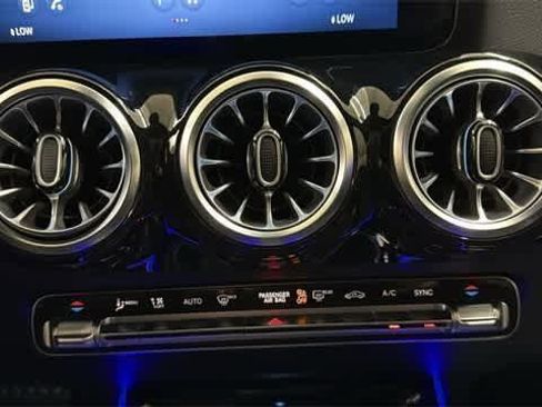 Certified 2025 Mercedes-Benz GLA 250 4MATIC image 21