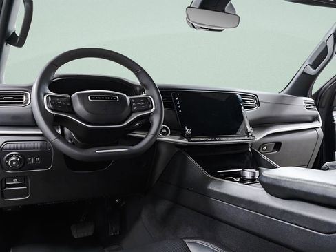 Used 2025 Jeep Wagoneer Series II w/ 8-Passenger Seating Package image 30