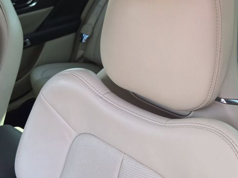 Used 2018 Lincoln Continental Reserve w/ Rear-seat Package image 10