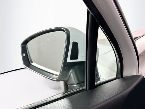 Used 2020 Volkswagen Tiguan SE w/ Panoramic Sunroof Package image 16