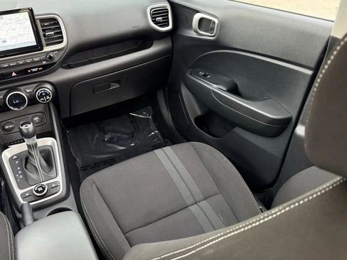 Used 2021 Hyundai Venue SEL w/ Premium Package image 17