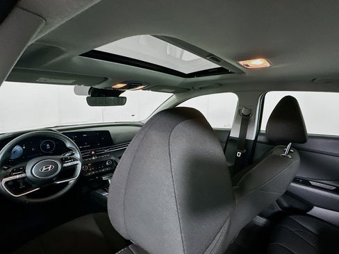 Used 2025 Hyundai Elantra SEL FWD image 27