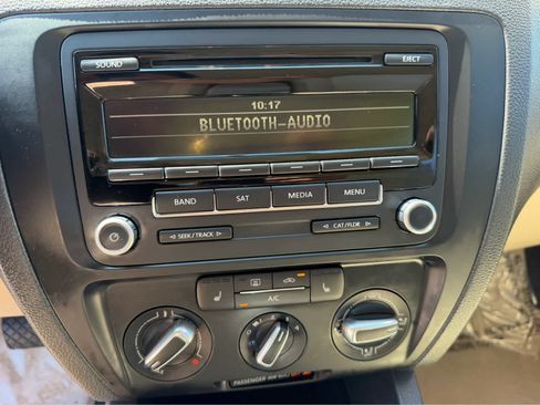 Used 2014 Volkswagen Jetta SE FWD image 26