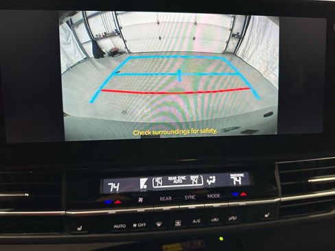 Used 2025 Toyota Sienna XLE image 40