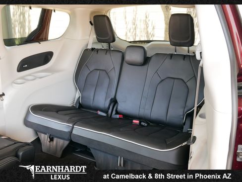 Used 2023 Chrysler Pacifica Limited FWD image 6