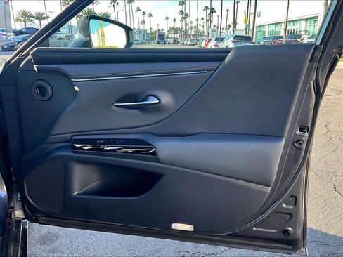 Used 2022 Lexus ES 300h w/ Premium Package image 23