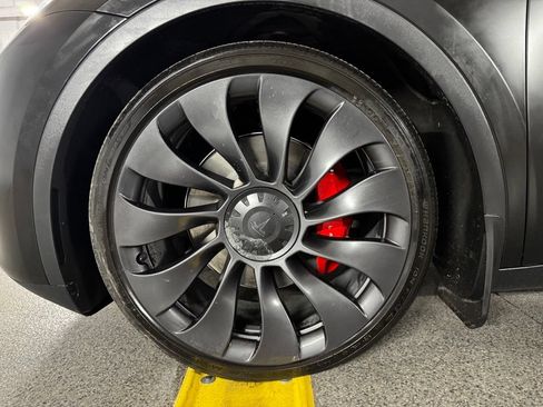 Used 2024 Tesla Model Y Performance AWD/4WD image 18
