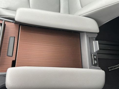 Used 2024 Toyota Sienna XLE image 21