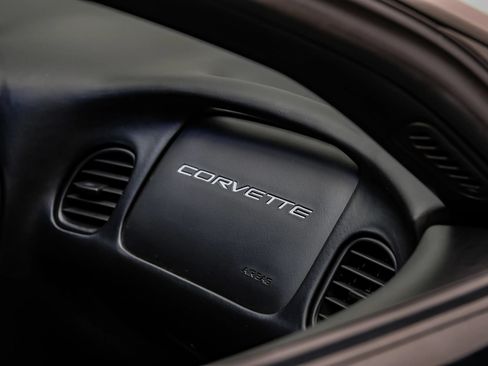 Used 2002 Chevrolet Corvette Coupe w/ Preferred Equipment Group2 RWD image 25