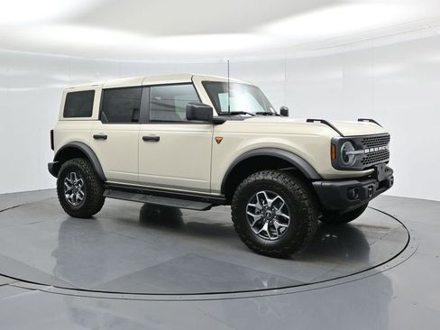 New 2025 Ford Bronco Badlands image 24