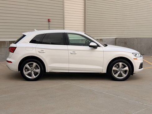 Used 2020 Audi Q5 2.0T Premium Plus w/ Premium Plus Package AWD/4WD image 2