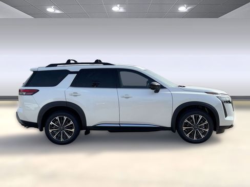New 2026 Nissan Pathfinder Platinum image 8