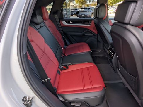 New 2026 Porsche Cayenne image 23