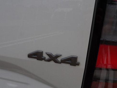 Used 2024 Nissan Frontier S AWD/4WD image 40