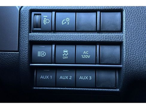 Certified 2025 Toyota Tacoma TRD Sport image 27