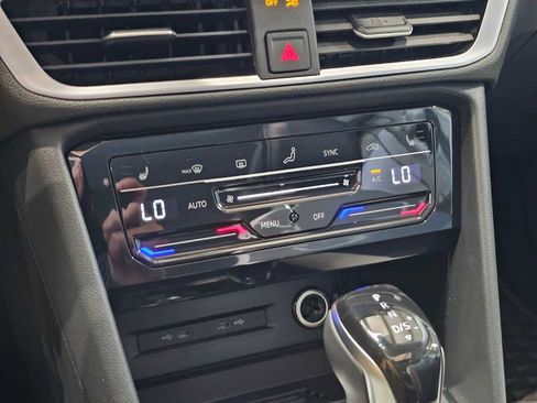 New 2025 Volkswagen Taos SE image 29