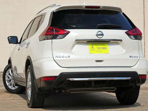 Used 2018 Nissan Rogue SV w/ Sun & Sound Touring Package AWD/4WD image 5