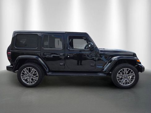 Used 2022 Jeep Wrangler Unlimited Sahara AWD/4WD image 2