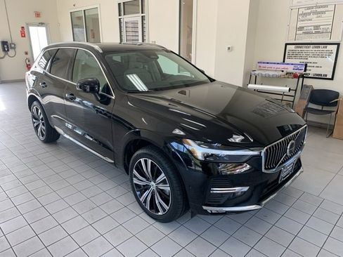 Certified 2022 Volvo XC60 B6 Inscription w/ Advanced Package image 3