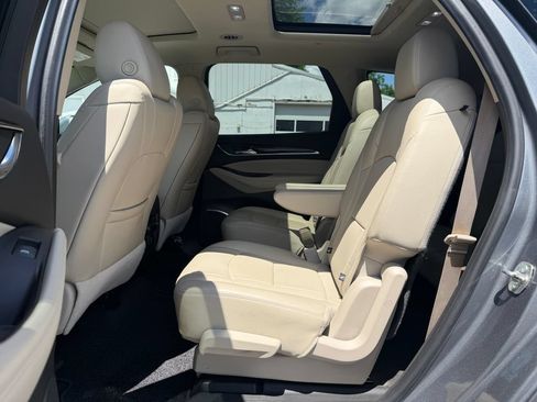 Used 2019 Buick Enclave Essence AWD/4WD image 33