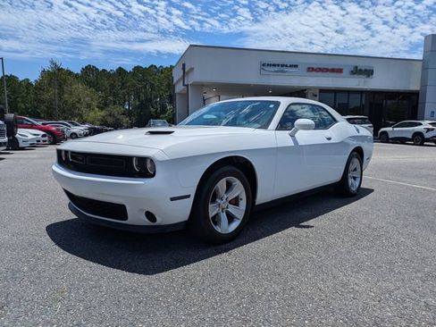 Used 2023 Dodge Challenger SXT RWD image 9