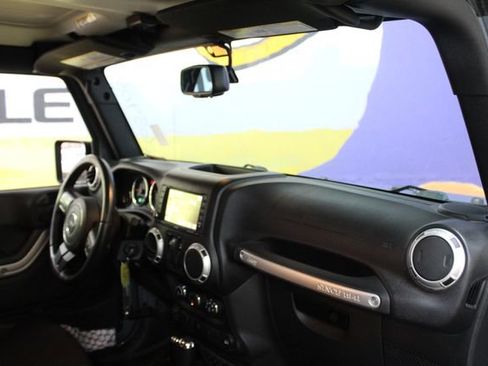 Used 2015 Jeep Wrangler Sahara AWD/4WD image 10