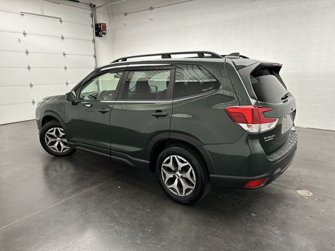 Used 2023 Subaru Forester Premium AWD/4WD image 6