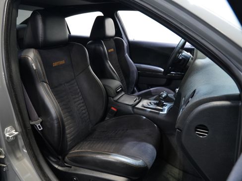 Used 2017 Dodge Charger R/T RWD image 36