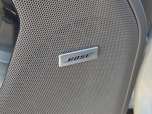 Used 2022 GMC Yukon XL SLT w/ SLT Luxury Package image 25