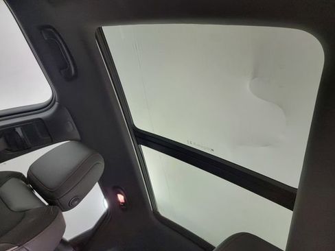Used 2023 Chevrolet TrailBlazer RS w/ Sun and Liftgate Package FWD image 35